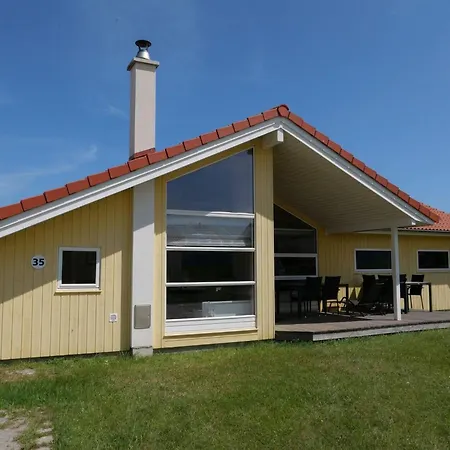 With Sauna And Interiors Ferienhaus *